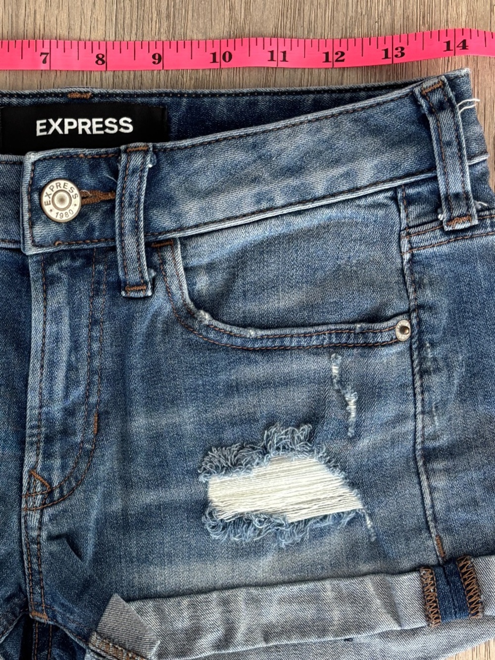 Express Shortie Relaxed Low Rise Shorts - Distressed Denim Size 00 - Picture 6 of 9